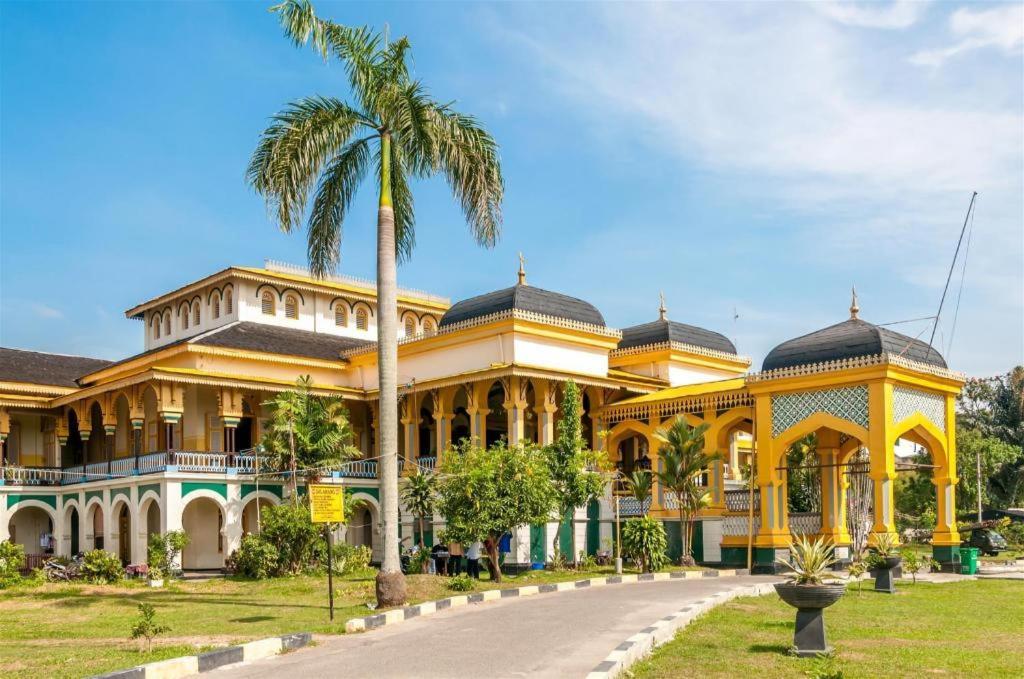 Hotel Grandhika Setiabudi מדאן מראה חיצוני תמונה